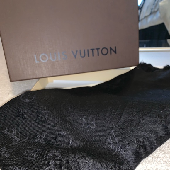Louis Vuitton Monogram Shawl - Picture 1 of 4